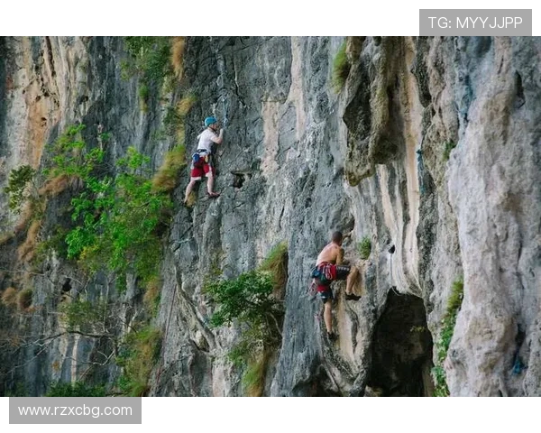 攀岩深度探索：揭秘上海攀岩队的训练与控制技巧