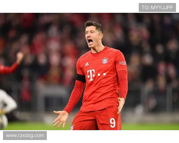 马丁内斯的传奇之路：从青涩少年到足球巨星的成长历程